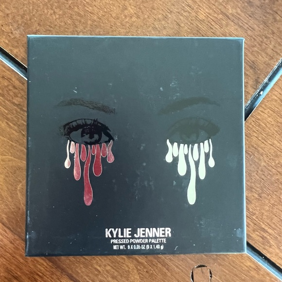 Kylie Jenner Blue Honey Eye Shadow Pallet - Picture 3 of 4